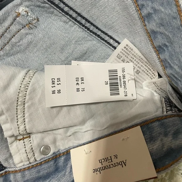 NWT The Loose Abercrombie Light Wash Denim 29R - Picture 2 of 4